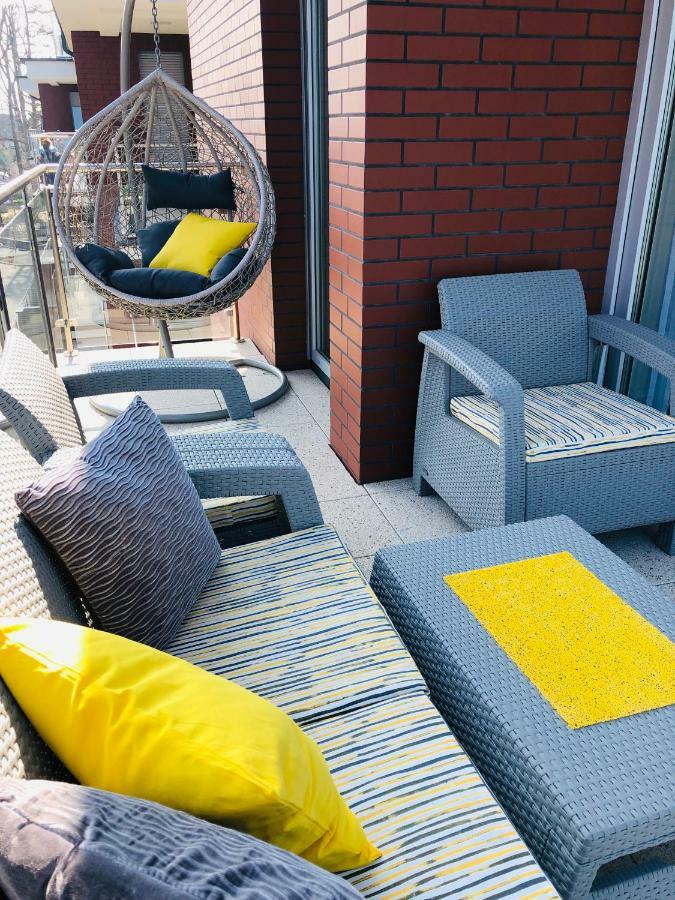 Apartament Elegance Yellow Rewal Bagian luar foto