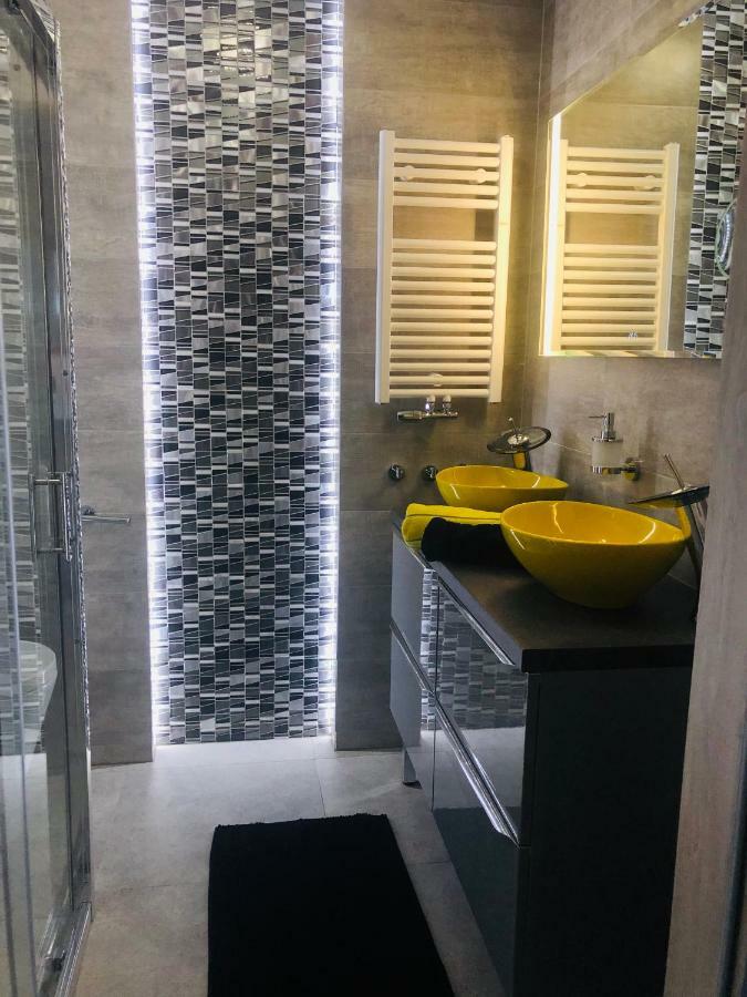 Apartament Elegance Yellow Rewal Bagian luar foto
