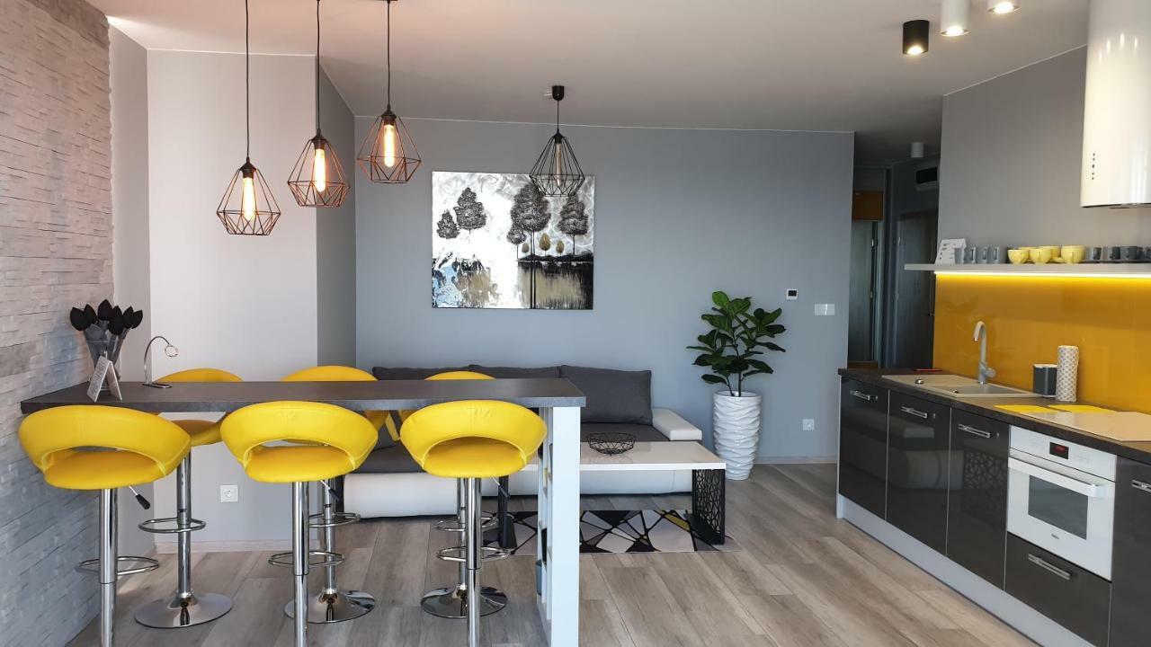 Apartament Elegance Yellow Rewal Bagian luar foto