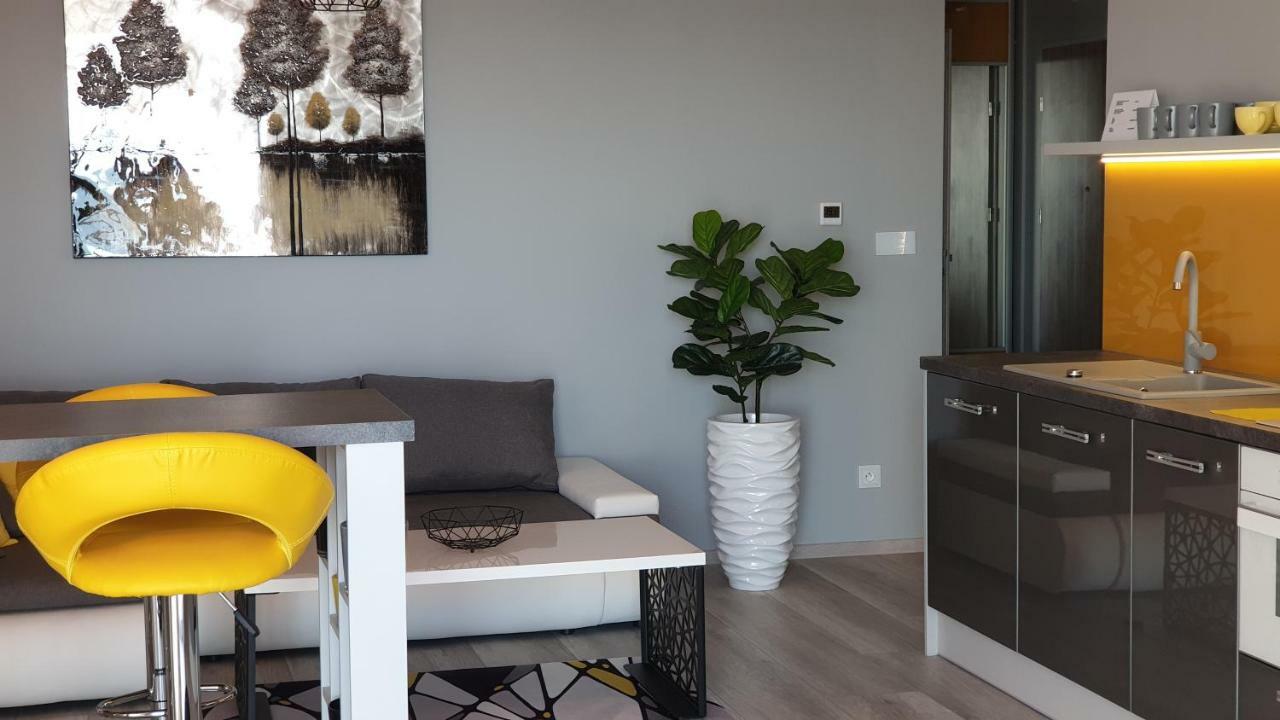 Apartament Elegance Yellow Rewal Bagian luar foto